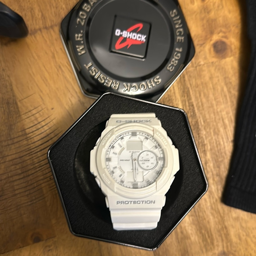 White G Shock 5255 needs battery